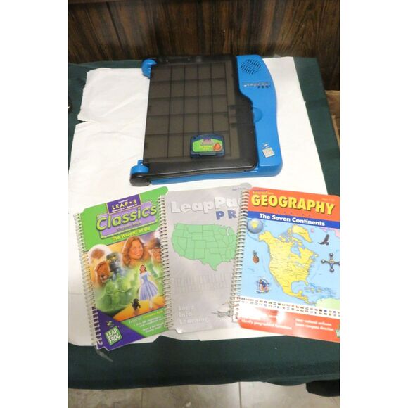 LeapFrog LeapPad Pro System #30002 with 2 books no cartridge 1 with Wizard of Oz - Picture 1 of 3